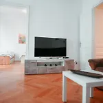 Raimond Apartment Ottakring Top 14
